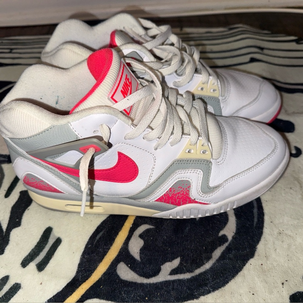 Nike vintage sneakers sz 9.5